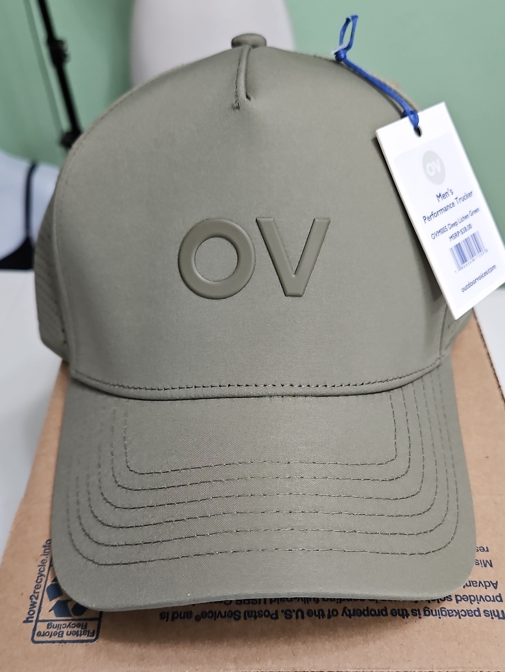 OUTDOOR VOICES men's performance trucker cap
